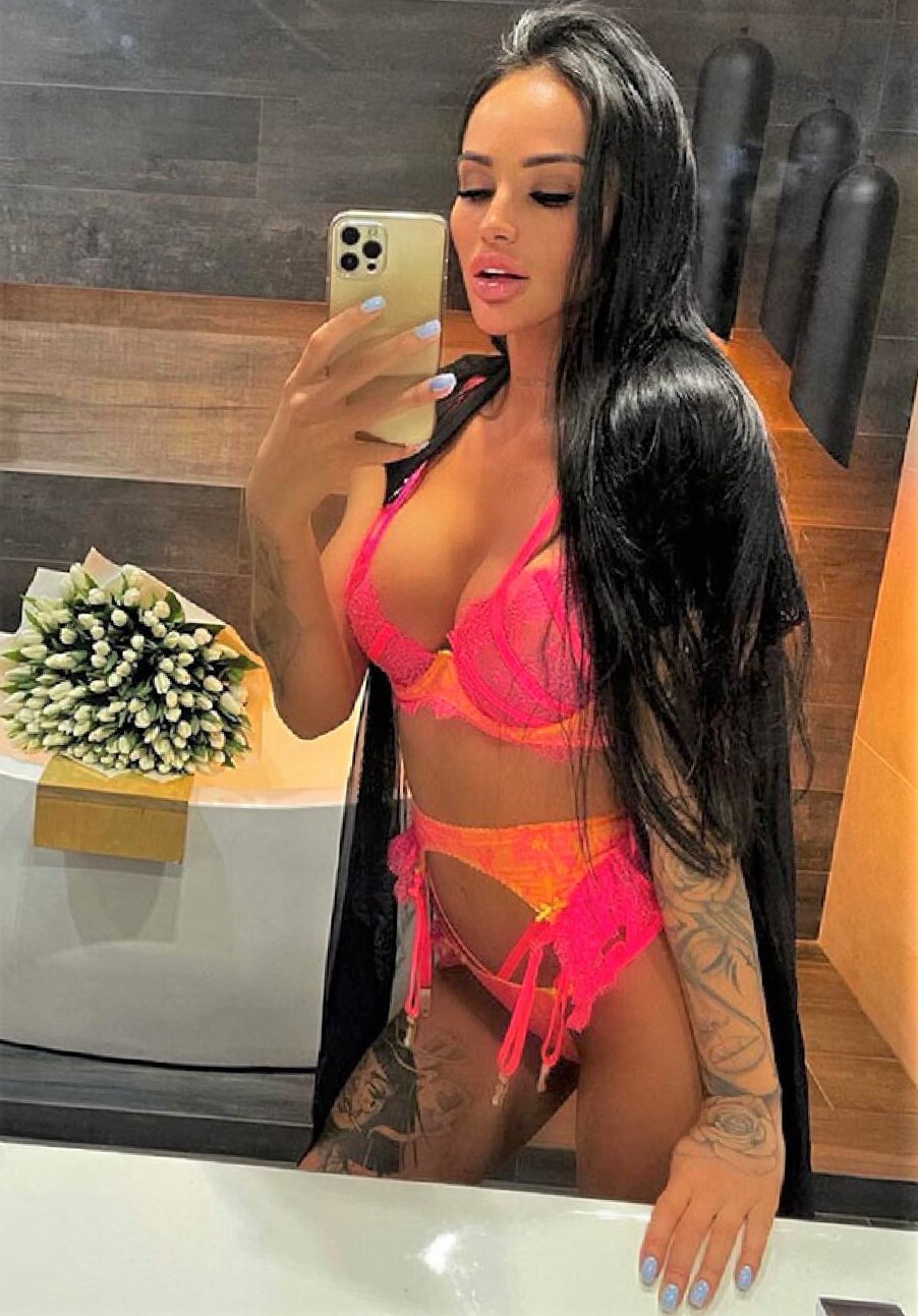Путана Санкт-Петербурга Карина +7(981)827-05-47